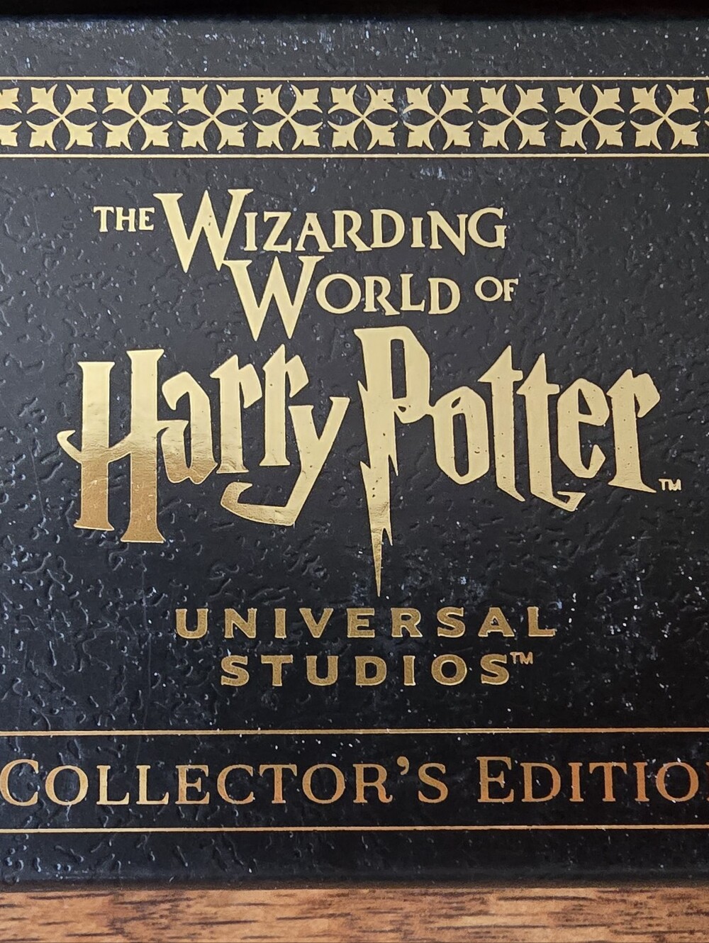 OLLIVANDERS' Makers of Fine Wands since 382 BC. Harry Potter. THE WIZARDING WOR